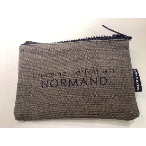 TROUSSE PLATE EMILE - L'HOMME PARFAIT EST NORMAND